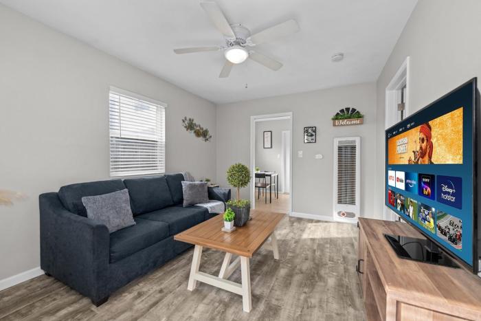 Prime North Park Stay, Walk to Restaurants, Bars, and Breweries with Free Parking