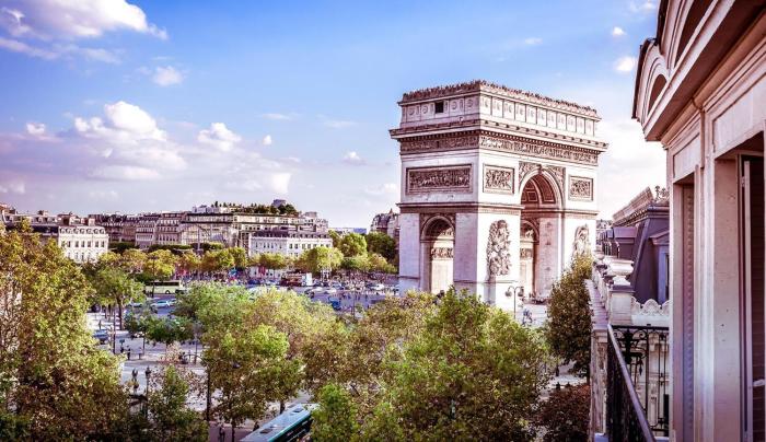 LuXury View on Arc of Triumph