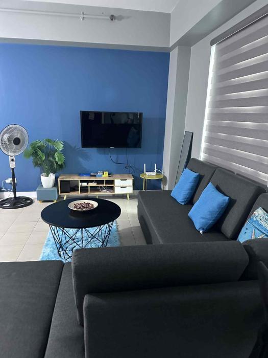 Phebs 2bedroom Posh Condo in the heart of Makati