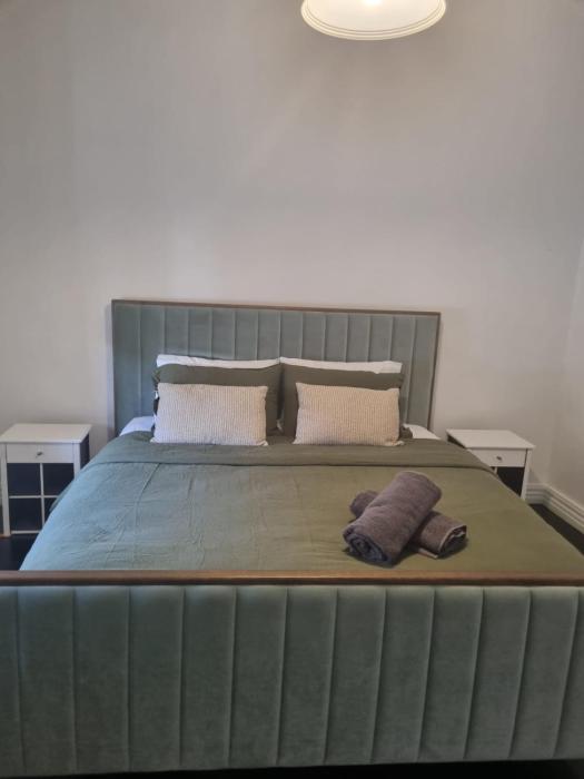 Little Yellow Guesthouse