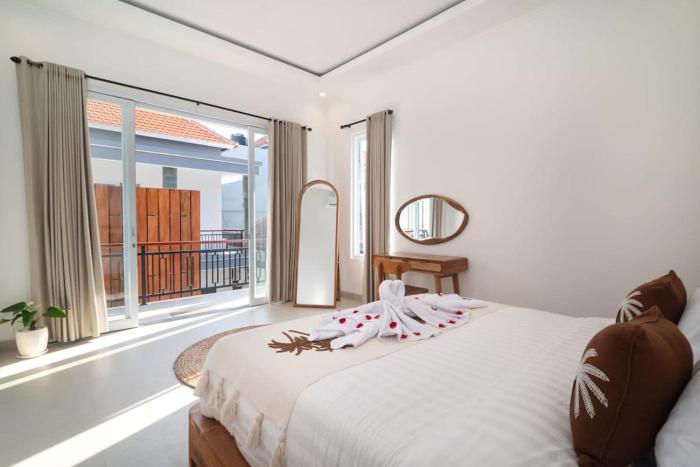 NEW 2 BR Villa in Berawa with Pool 2 min from Beach