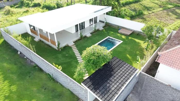 Peaceful 2BR Villa in Amed with pool and garden