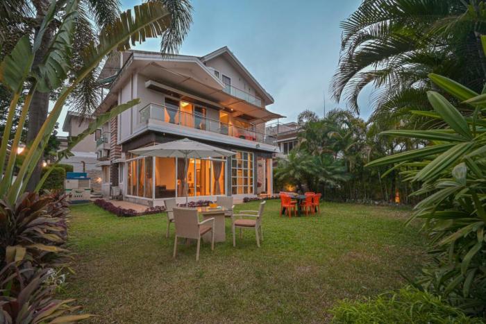 Golden Villa 4 Bhk With Private Swimming Pool Centrally Located