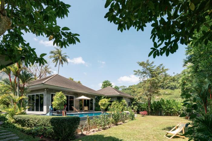 VILLA FLORA - North Phuket, Naiyang Beach area