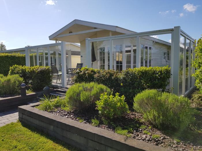 Breskens Chalet Meeresrauschen mit Zaun Haus Nr J251