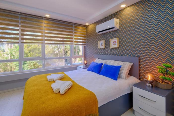 Modern Flat Across Hadrian Gate