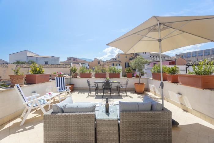 The Urban Retreat - Relax in the Historic Center