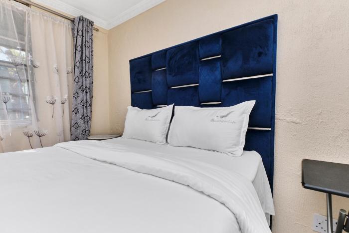 Private Garden Cottage with Kitchenette