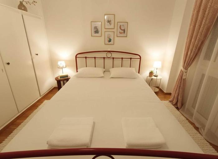 Purple Charm Elegant 1-Bedroom City Escape