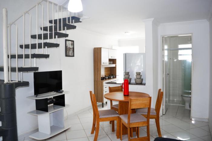 Apartamento com piscina, a 400 metros da praia maranduba