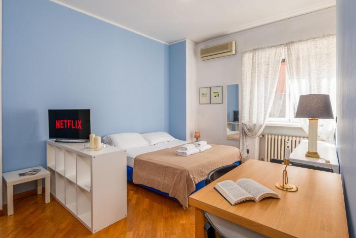 Charming Studio Milano with Balcony & Wi-Fi