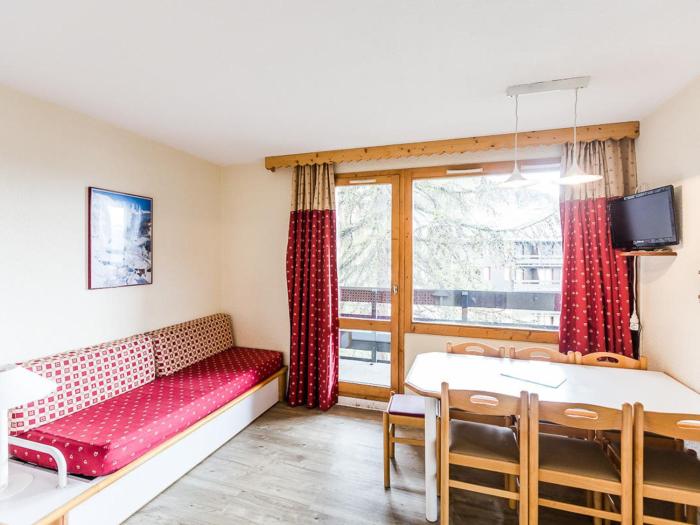 Appart 6 pers avec balcon, casiers à skis, proche pistes et commerces - FR-1-329-32