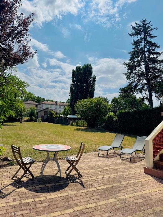 Maison avec grand jardin