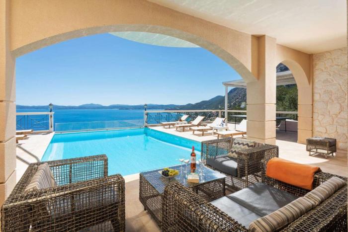 Anna Nissaki by Vintage Travel