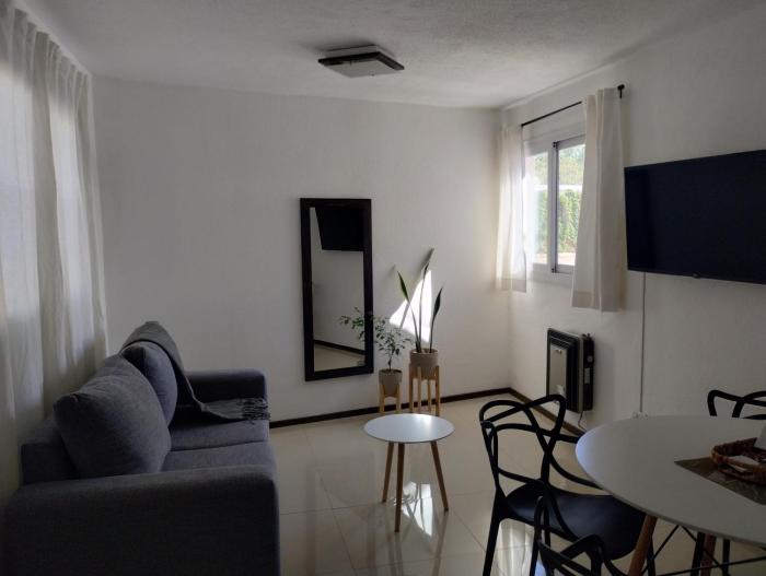 Luminoso y moderno departamento con cochera en la Ciudad de Mendoza