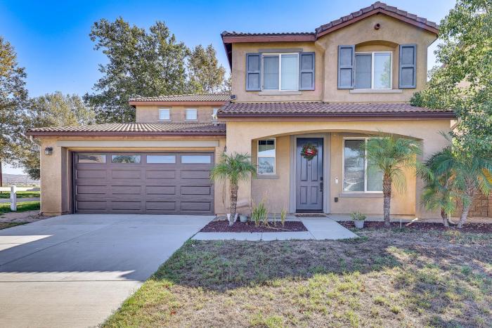 Spacious Menifee Home with Patio, 9 Mi to Lake!