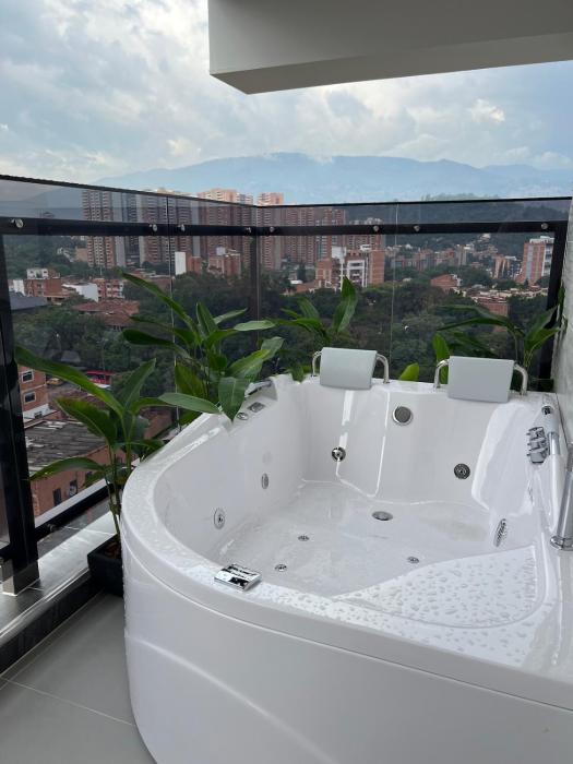 apto con jacuzzi y aire acondicionado cerca laureles