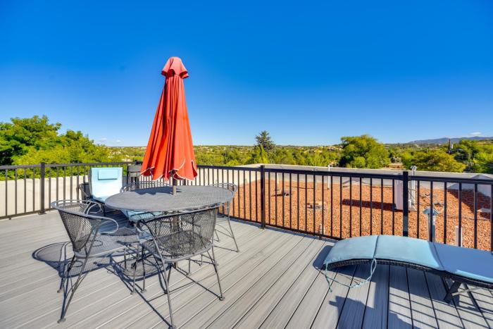 Less Than 1 Mi to Santa Fe Plaza Mtn-View Gem with Hot Tub!