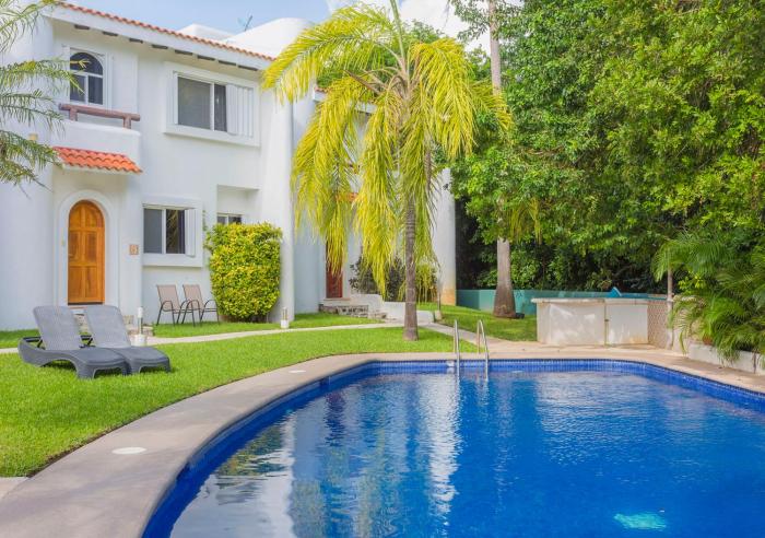 Family Townhome with Pool & Walk to Beach