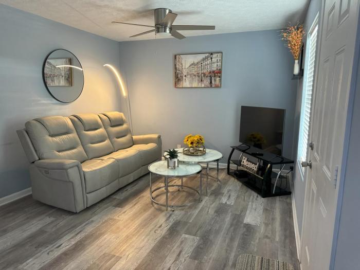 Modern 2BR Apartment near Downtown Shelbyville