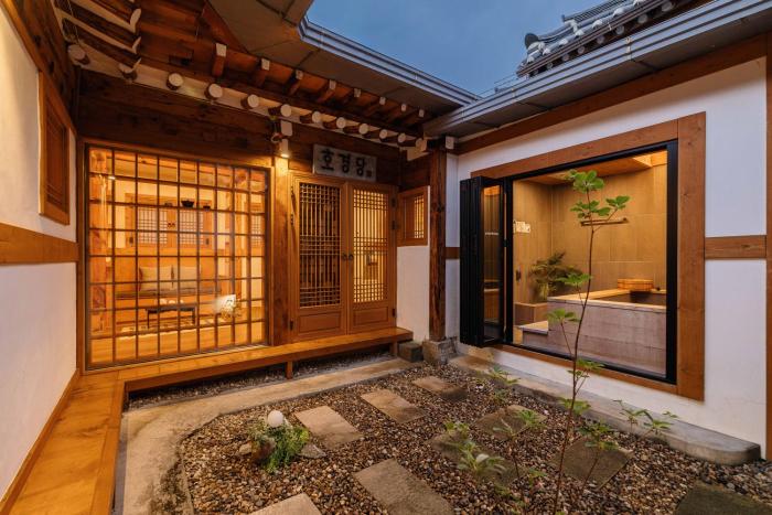 Luxury Hanok Maison Sunlit