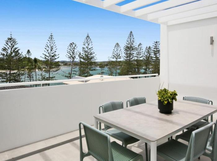 Arvia Villa Koala Park 3 Bedroom Luxury Townhouse in Burleigh Heads with Private Roof Terrace & Views over Tallebudgera & Burleigh Headland