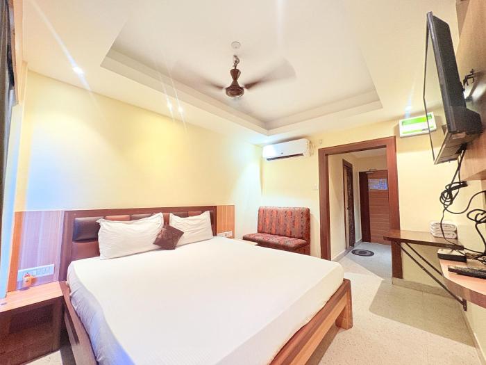 Hotel Sea View Residency Near Sea Beach - Near Light House ! Sea Beach - Swargadwar Golden Beach -Fully Air Conditioning Luxuray Rooms ! BEST HOTEL I
