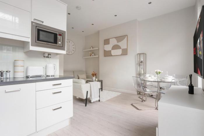 Modern Hyde Park Flat on Vibrant Queensway