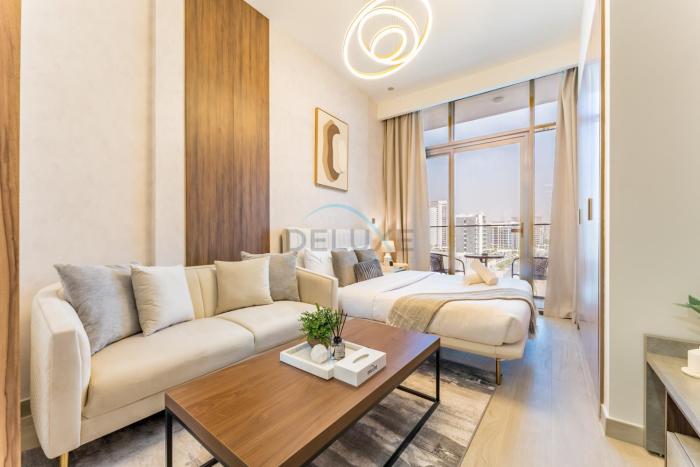 Studio Near Meydan Racecourse and Golf Club with Convenient Access to Al Meydan Road and Dubai Top Attractions, Azizi Riviera 29, Al Merkadh by Deluxe Holiday Homes