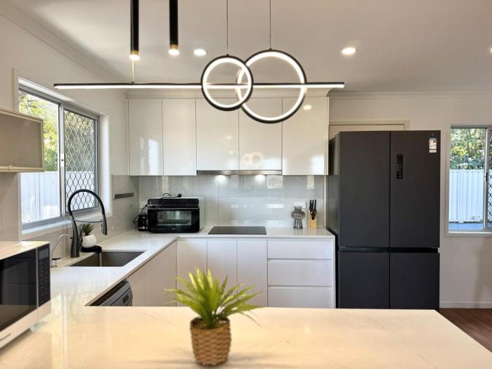 Wake up to Mountain Vista 3BR Light-filled Cottage