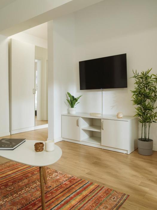 DOWNTOWN Tineretului Central Oasis --NEW Building-- 1min Metro Station ---Self Check-in---