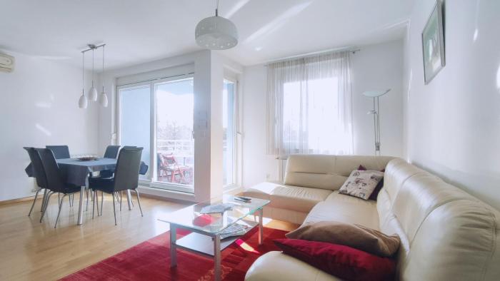 Kruge - 3 bedroom apartment & private garage