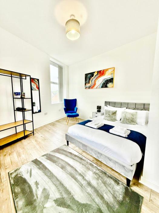 Stylish 1BR Executive Bury Stay with Kitchen and WiFi