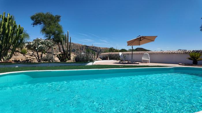 Countryside home Villa Luna with Private Yard & Jacuzzi