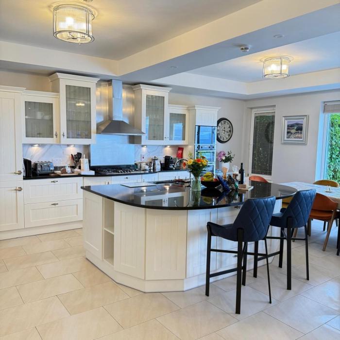 Castle View House -Luxury 7 Bedroom property in Glenbeigh on the Ring of Kerry-Wild Atlantic Way with Mountain & Sea Views - close to Beach & Dooks Golf Course