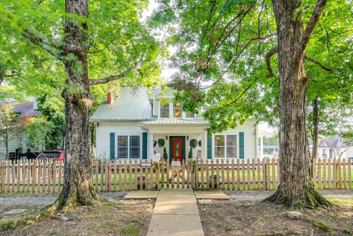 Walk to UT Southern and Dtwn Pulaski Historic Home