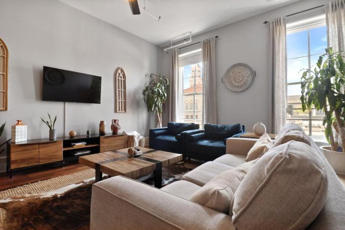 Gem Above Broughton by Lucky Savannah