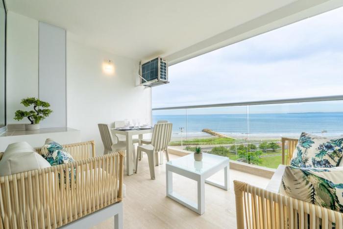 CB Lujoso Apartasuit -Vista al mar-linda piscina-cerca al Aeropuerto