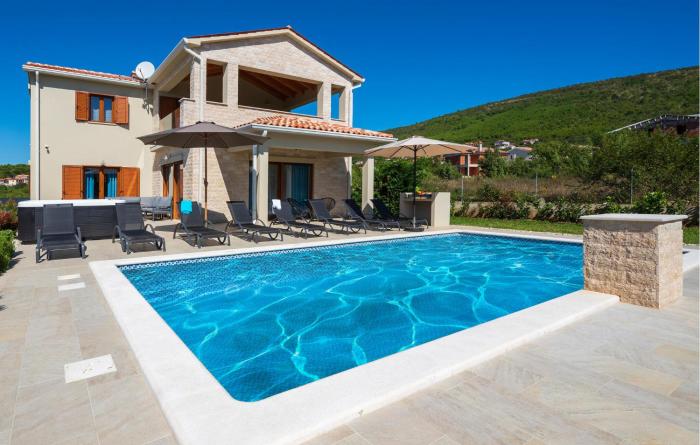 Gorgeous Home In Labin