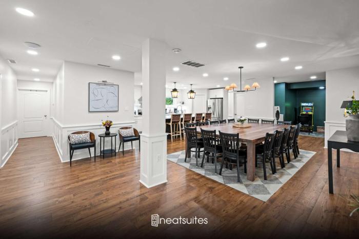 Spacious Home Near Ark, Perfect for 12 Guests