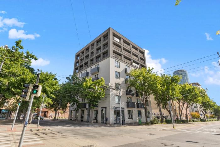 LAM Olive - AC - Castle View