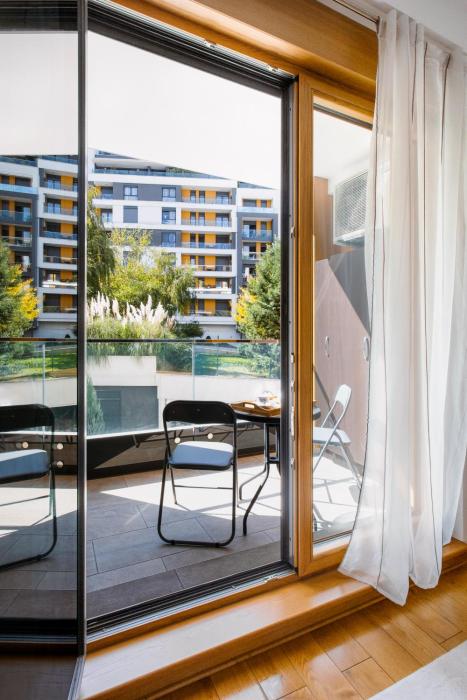 Central Garden Apartment - Parking & Security