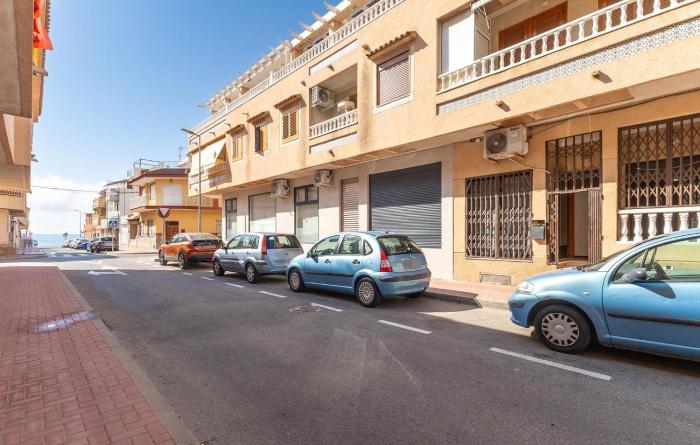 3 Bedroom Cozy Apartment In Torrevieja