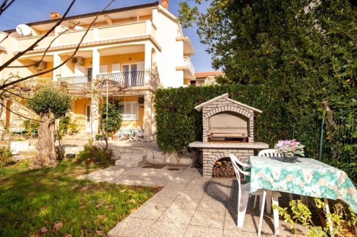 Apartments with parking space Lopar, Rab - 24754