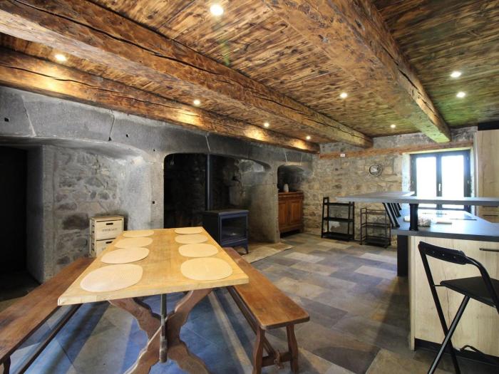Maison rénovée 3 ch, billard, jardin, La Bourboule - FR-1-608-295
