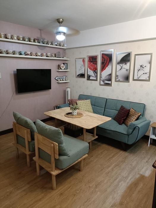 East Raya Gardens Near BGC LIBIS 2Bedroom with Veranda Netflix Internet Pool