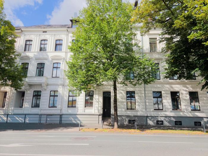 Wuppertal Zentral - Nähe DUS & Essen & Köln - 3 Bedrooms - 240 cm Esstisch, Kinder willkommen