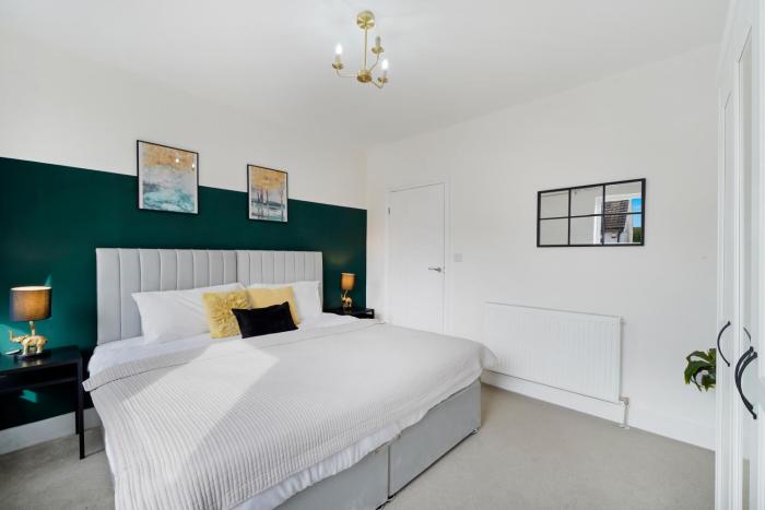 Cosy 3BR Home in Bedford, Sleeps 5