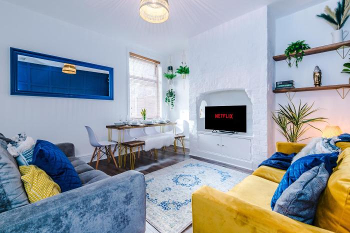 Spacious 4BR Home with 3 Baths, Manchester Stay