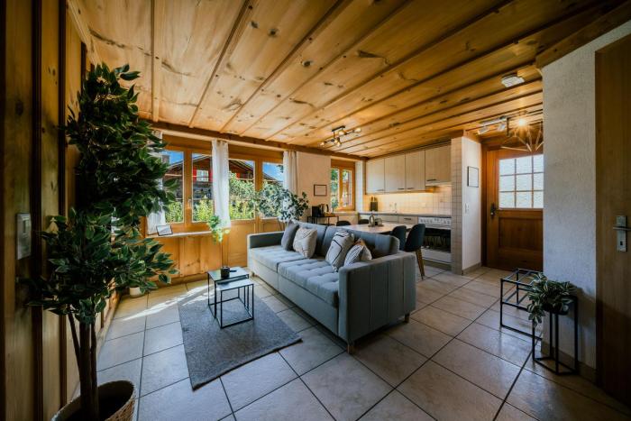 Alpine Oasis with Hot Tub in Schwanden next to Brienz